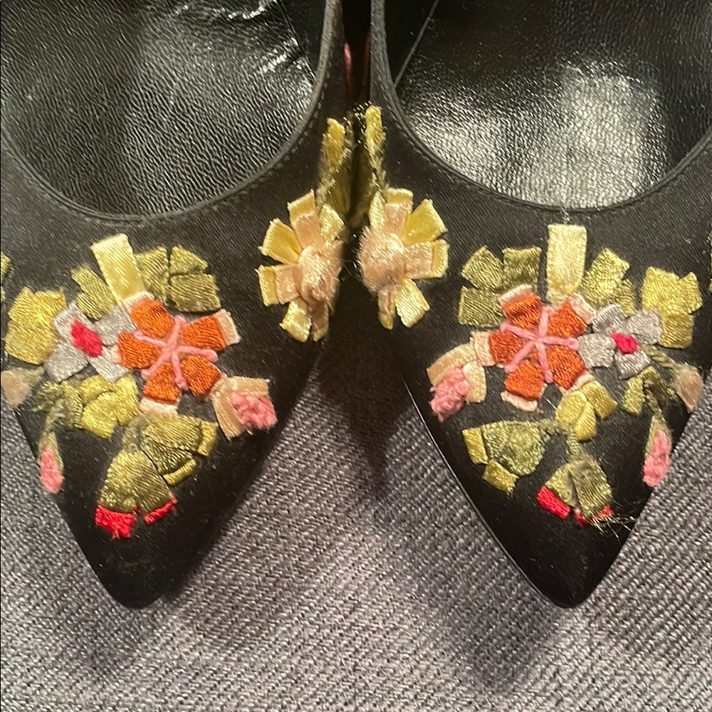 Moschino Black and Red Floral Heels with Pointed Toe - Picture 4 of 4